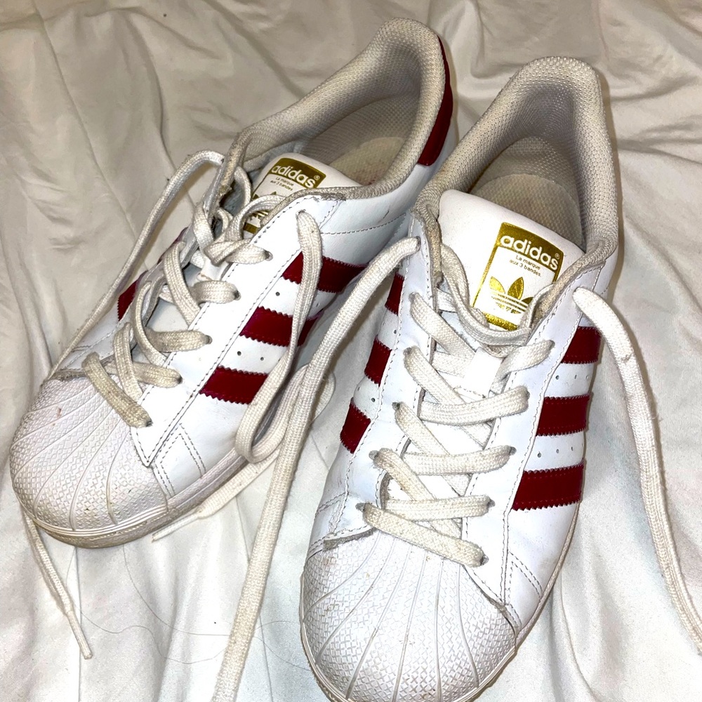 BURGANDY ADIDAS SNEAKERS